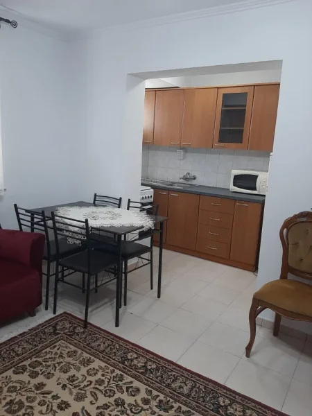 Tirane, jepet me qera apartament 2+1 Kati 3, 90 m² 600 € (Blloku)