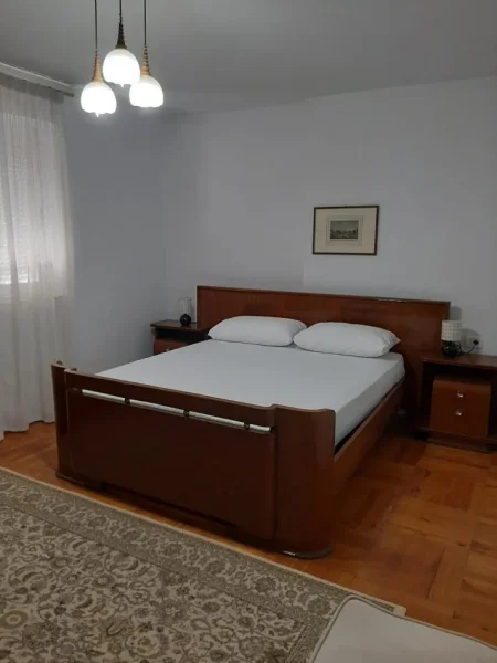 Tirane, jepet me qera apartament 2+1 Kati 3, 90 m² 600 € (Blloku)