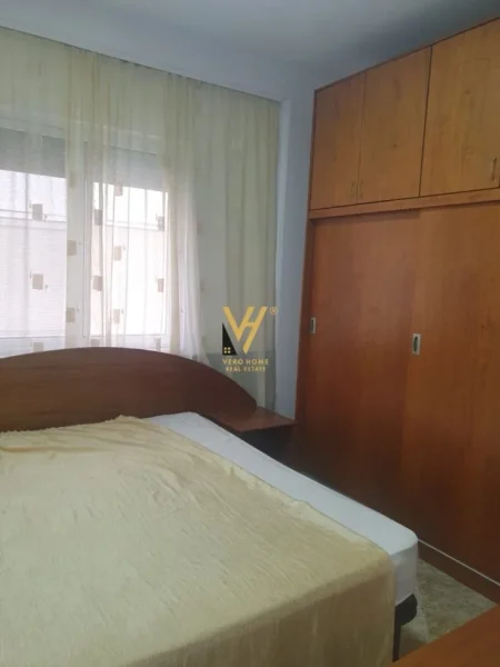 Tirane, jepet me qera apartament 3+1+Ballkon Kati 3, 116 m² 670 € (KRISTAL CENTER)