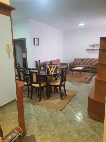 Tirane, jepet me qera apartament 3+1+Ballkon Kati 3, 116 m² 670 € (KRISTAL CENTER)