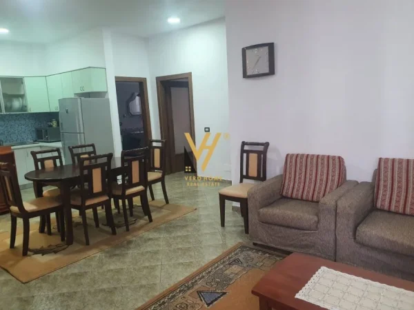 Tirane, jepet me qera apartament 3+1+Ballkon Kati 3, 116 m² 670 € (KRISTAL CENTER)