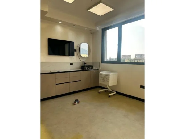 Tirane, shitet ambjent biznesi Kati 3, 105 m² 295.000 € 