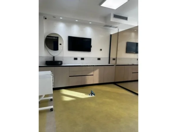 Tirane, shitet ambjent biznesi Kati 3, 105 m² 295.000 € 