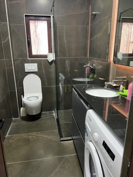 Tirane, jepet me qera apartament 1+1 Kati 4, 65 m² 500 € 