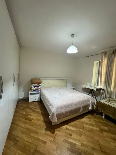 Tirane, jepet me qera apartament 1+1 Kati 1, 80 m² 600 € (Sheshi Uillson)