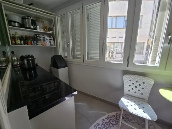 Tirane, shitet apartament 3+1+Ballkon Kati 1, 190 m² 
