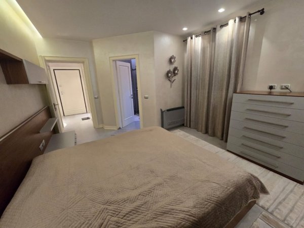 Tirane, shitet apartament 3+1+Ballkon Kati 1, 190 m² 