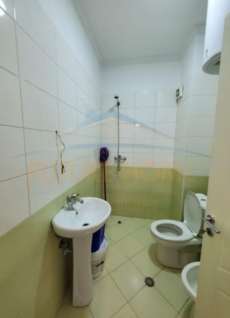 Tirane, shitet apartament 1+1 Kati 4, 50 m² 86.000 € (Unaza e Re)