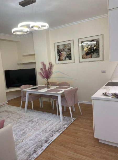 Tirane, jepet me qera apartament 2+1 Kati 5, 79 m² 1.200 € (Rruga e Kosovareve)