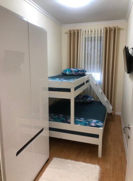 Tirane, jepet me qera apartament 2+1 Kati 5, 79 m² 1.200 € (Rruga e Kosovareve)