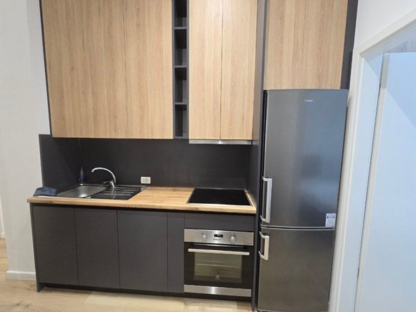 Tirane, jepet me qera apartament 1+1 Kati 0, 71 m² 550 € (kompleksi magnet)