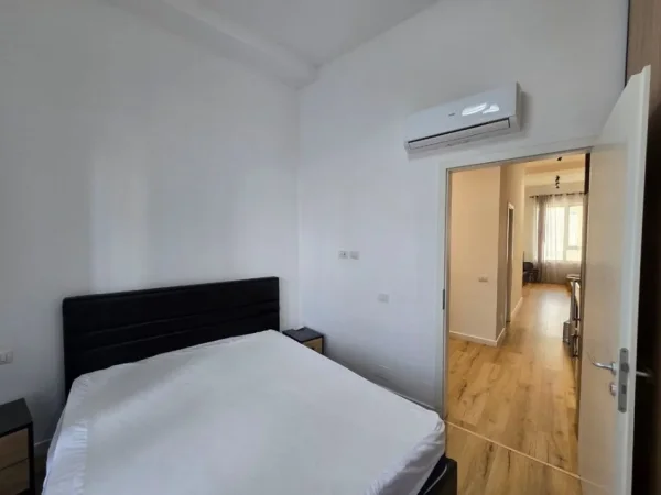 Tirane, jepet me qera apartament 1+1 Kati 0, 71 m² 550 € (kompleksi magnet)