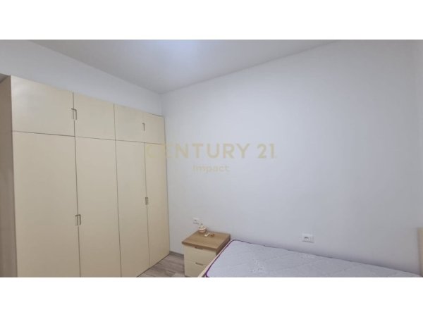 Tirane, jepet me qera apartament 2+1 Kati 1, 45 m² 450 € (Rr. 5 Maji)