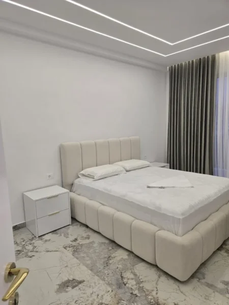 Tirane, jepet me qera apartament 1+1+Ballkon Kati 5, 500 € (Bulevardit të Ri, te Treni)