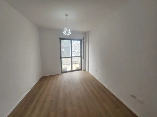 Tirane, shitet apartament 2+1 Kati 7, 90 m² 235.000 € (komuna e parisit)