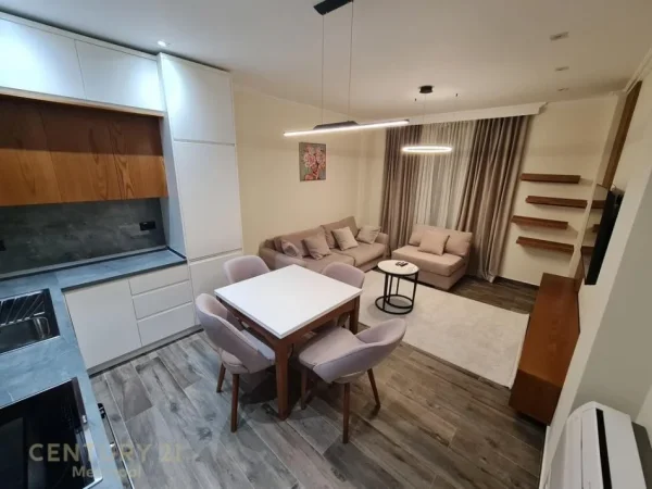 Tirane, jepet me qera apartament 1+1 , 75 m² 750 € (teg)