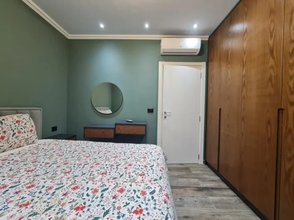 Tirane, jepet me qera apartament 1+1 , 75 m² 750 € (teg)