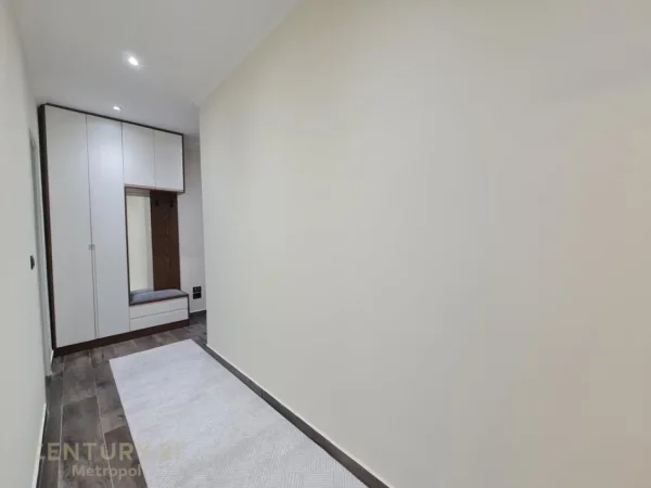 Tirane, jepet me qera apartament 1+1 , 75 m² 750 € (teg)