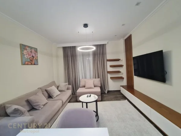 Tirane, jepet me qera apartament 1+1 , 75 m² 750 € (teg)