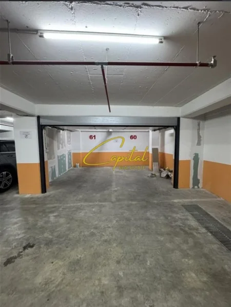 Tirane, jepet me qera magazine Kati 2, 24 m² 400 € (RRUGA E KAVAJES)