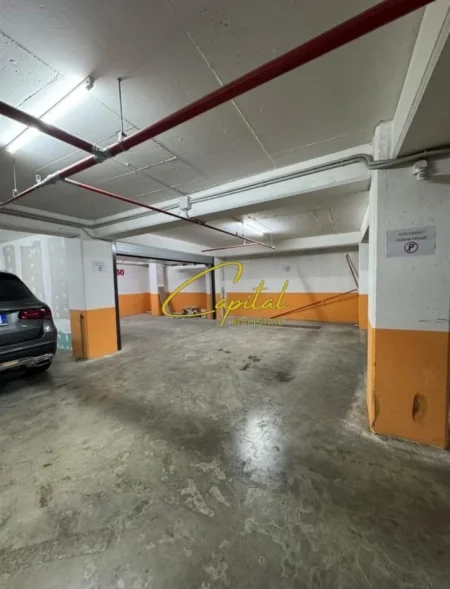 Tirane, jepet me qera magazine Kati 2, 24 m² 400 € (RRUGA E KAVAJES)