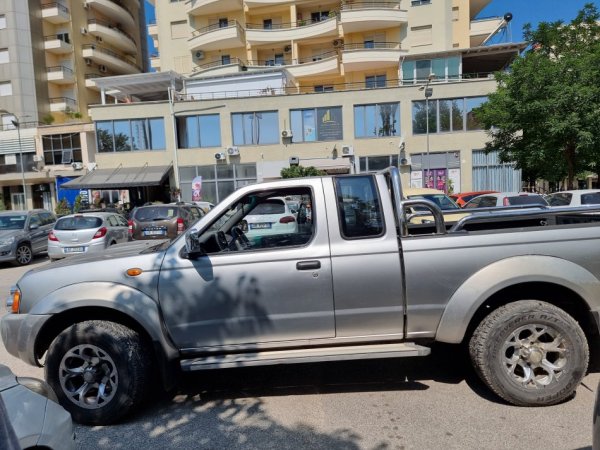 Vlore, SUV | Xhip Nissan Navara 4x4 Nafte, manuale Kondicioner 223.000 km 10.000 €