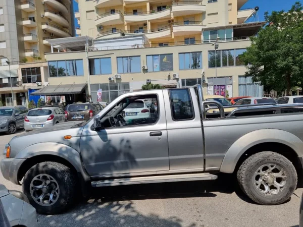 Vlore, SUV | Xhip Nissan Navara 4x4 Nafte, manuale Kondicioner 223.000 km 10.000 €