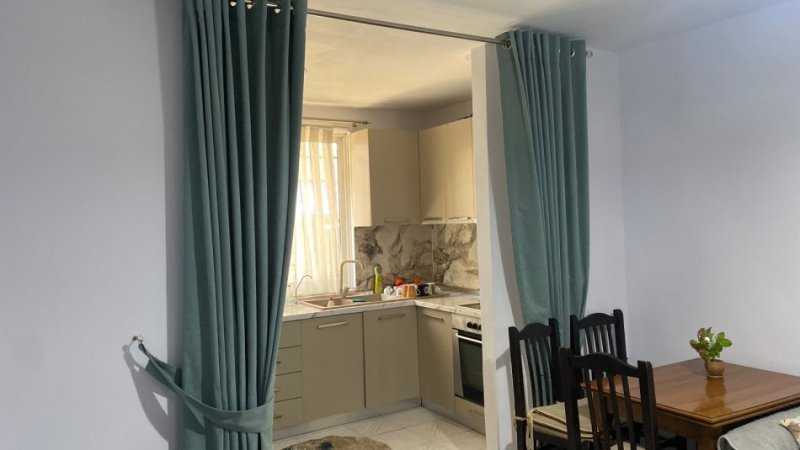 Tirane,  📍 *JEPET ME QERA APARTAMENT 1+1 TEK SELVIA, PRANË GJIMNAZIT PARTIZANI*  Kati 4, 67 m² 500 € (Selvia)