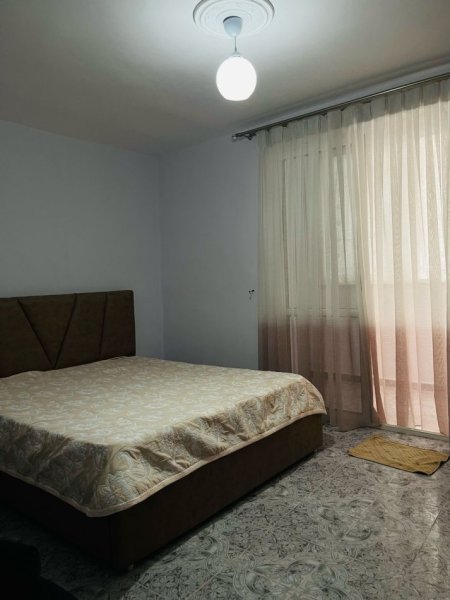 Tirane,  📍 *JEPET ME QERA APARTAMENT 1+1 TEK SELVIA, PRANË GJIMNAZIT PARTIZANI*  Kati 4, 67 m² 500 € (Selvia)