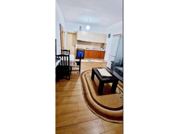 Tirane, jepet me qera apartament 2+1 Kati 4, 80 m² 450 € 