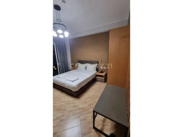 Tirane, jepet me qera hotel Kati 4, 565 m² 4.000 € (Kombinat)