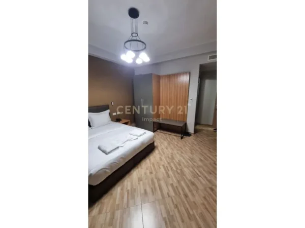 Tirane, jepet me qera hotel Kati 4, 565 m² 4.000 € (Kombinat)