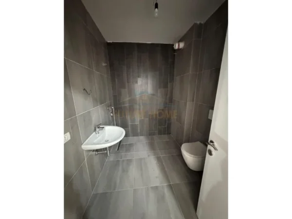Tirane, shitet apartament 2+1 Kati 10, 111 m² 178.000 €   UNA53118