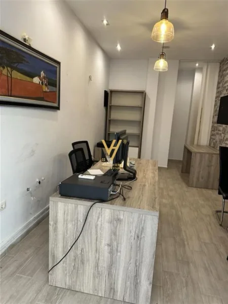 Tirane, shitet zyre Kati 0, 23 m² 60.000 € (KOMUNA E PARISIT)