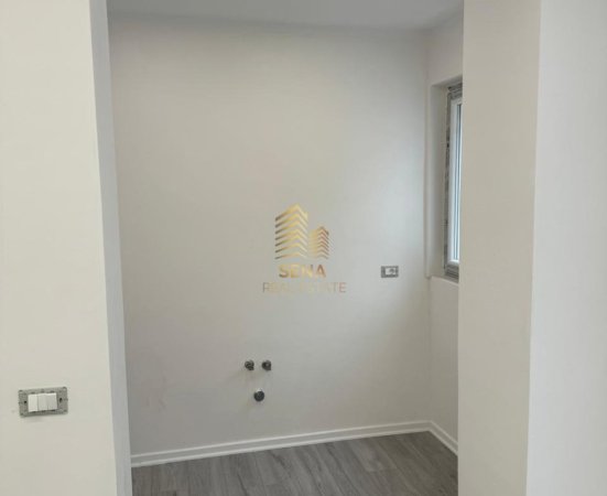 Tirane, jepet me qera ambjent biznesi Kati 2, 53 m² 550 € (Rruga Xhanfize Keko,Prane bar Oslos)