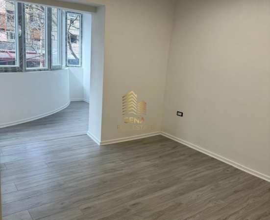 Tirane, jepet me qera ambjent biznesi Kati 2, 53 m² 550 € (Rruga Xhanfize Keko,Prane bar Oslos)