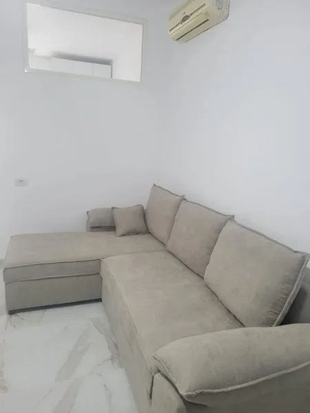 Tirane, jepet me qera apartament 1+1 Kati 8, 55 m² 400 € (Astir te Rrethi)