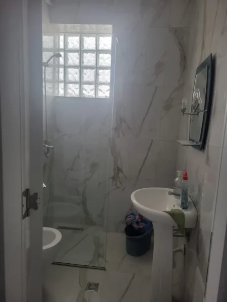 Tirane, jepet me qera apartament 1+1 Kati 8, 55 m² 400 € (Astir te Rrethi)