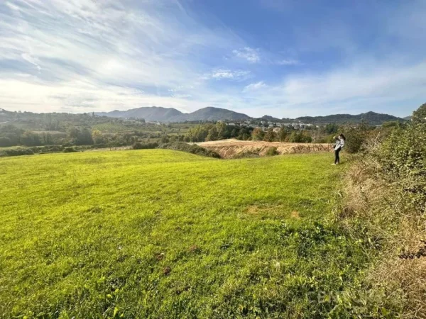 Tirane, shes toke , 2.700 m² 520.000 € (TEG)