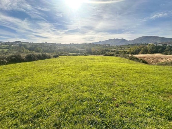 Tirane, shes toke , 2.700 m² 520.000 € (TEG)