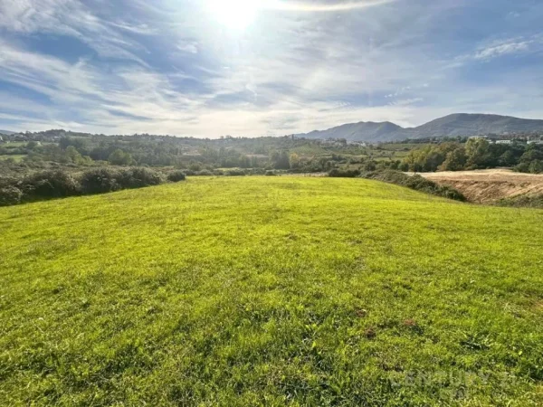 Tirane, shes toke , 2.700 m² 520.000 € (TEG)