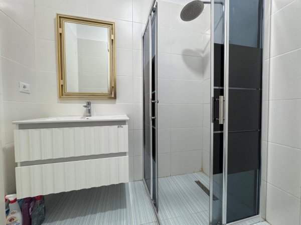 Tirane, jepet me qera apartament 2+1+Ballkon Kati 6, 115 m² 650 € (Jordan Misja)