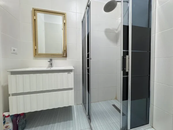 Tirane, jepet me qera apartament 2+1+Ballkon Kati 6, 115 m² 650 € (Jordan Misja)