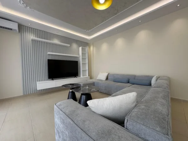 Tirane, Jepet me qera apartament 2+1+Ballkon Kati 6, 650 €
