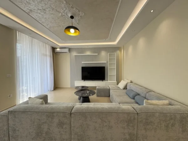 Tirane, Jepet me qera apartament 2+1+Ballkon Kati 6, 650 €