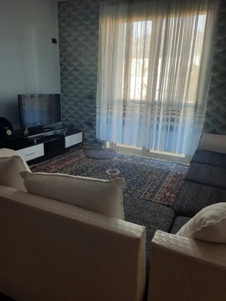 Tirane, jepet me qera apartament 1+1+Ballkon Kati 5, 65 m² 370 € (Fresku)