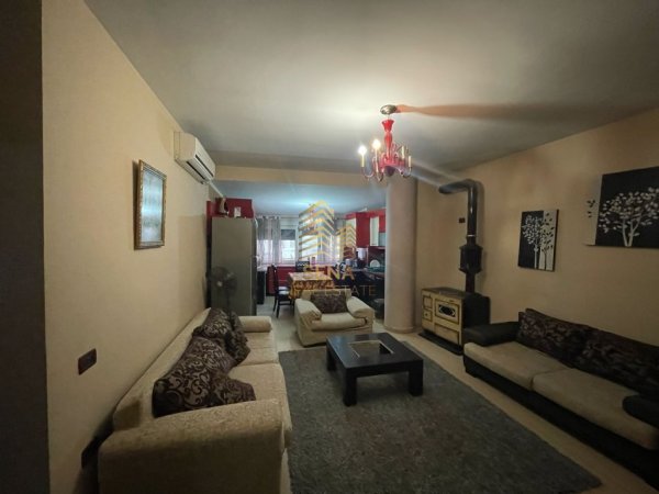 Tirane, jepet me qera apartament 3+1+Ballkon Kati 5, 120 m² 700 € (Rruga Zoja Curre)