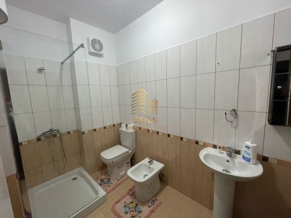 Tirane, jepet me qera apartament 3+1+Ballkon Kati 5, 120 m² 700 € (Rruga Zoja Curre)