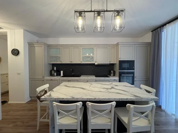 San Pietro Gjiri i lalzit , shitet apartament  2+1Me Oborr  Kati 0, 98 m² 350.000 € (Gjiri i lalzit)