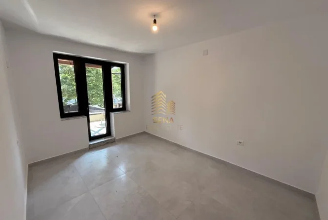 Tirane, jepet me qera ambjent biznesi Kati 2, 75 m² 800 € (Rruga Arkitekt Kasemi, Brryli)